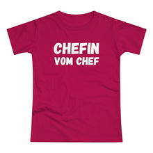 Laden Sie das Bild in den Galerie-Viewer, CHEFIN VOM CHEF | T-Shirt
